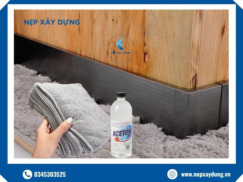 Vệ sinh nẹp chân tường inox