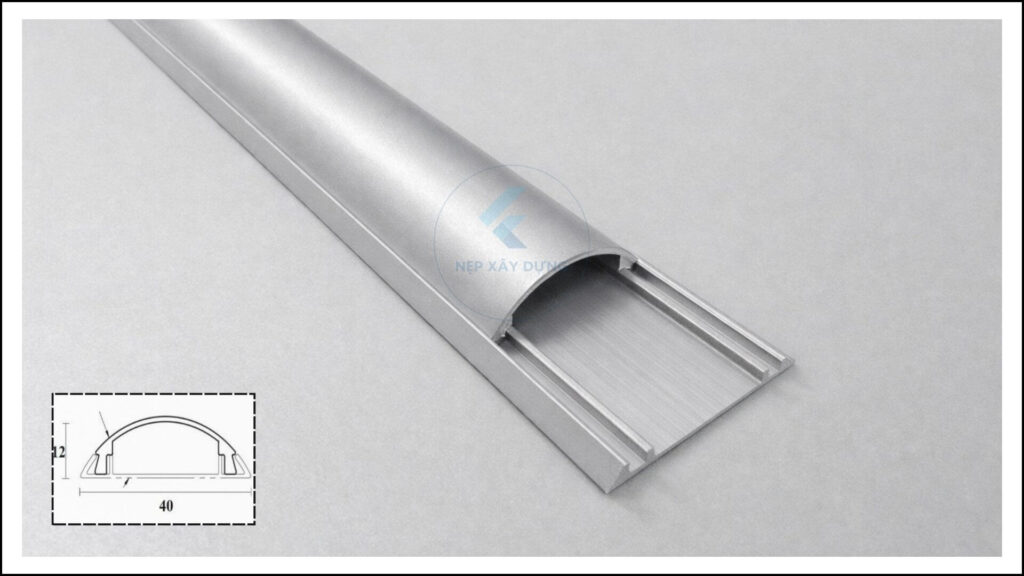 Hình ảnh thực tế và mặt cắt của nẹp nhôm bán nguyệt D40