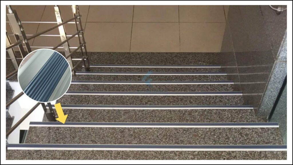 Nẹp nhôm chống trượt cầu thang với lớp cao su chống trơn