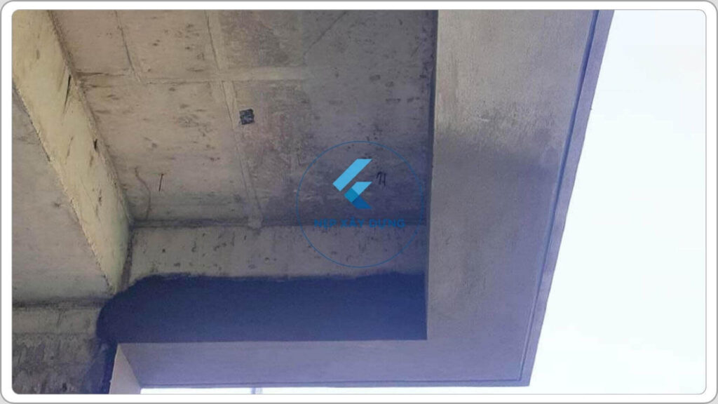 Hình ảnh thực tế khu vực sử dụng chỉ ngắt nước ban công